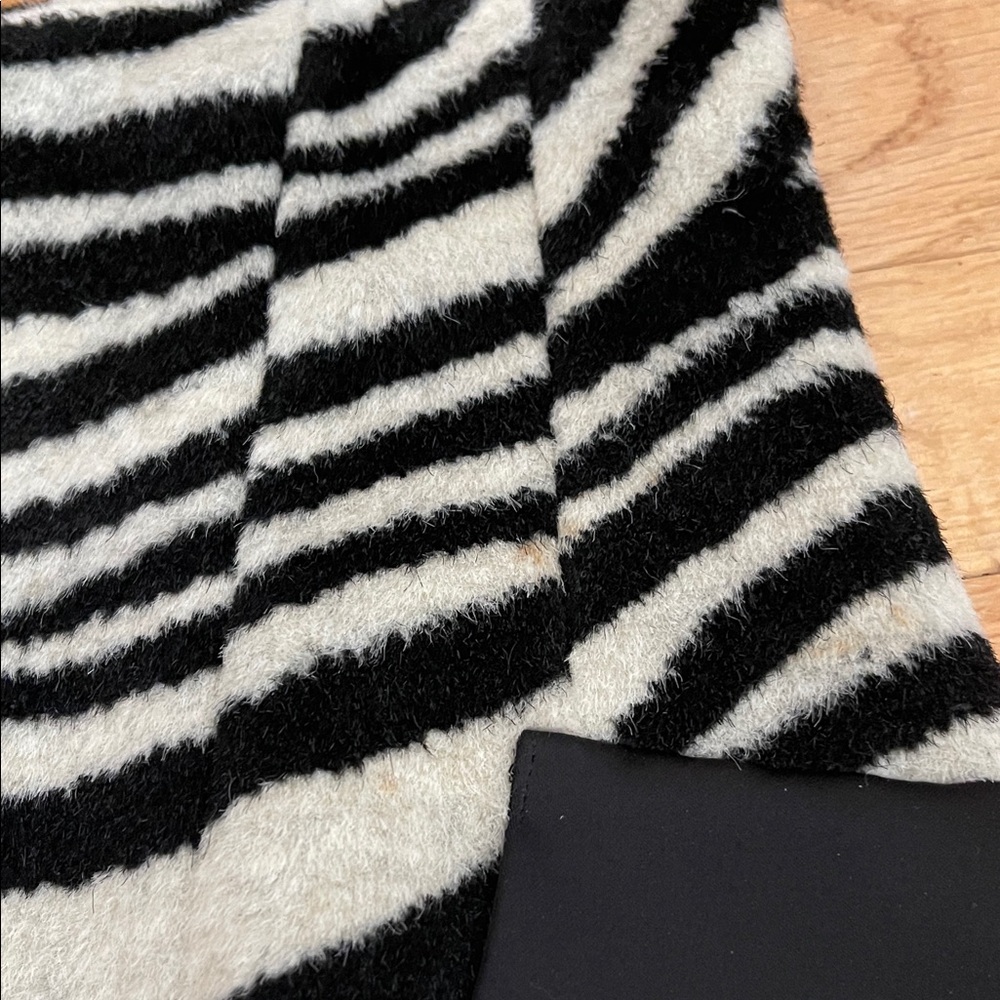 Chic Zebra Pattern Mini Skirt - Picture 8 of 14
